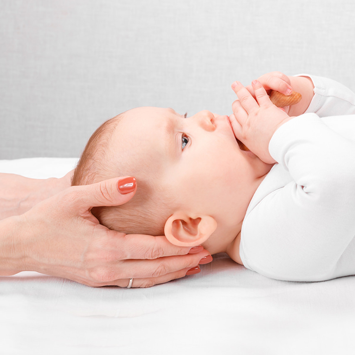 Bébé en traitement ostéopathique